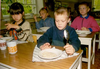 Голод - не тётка, а Трест социального питания - не бабушка